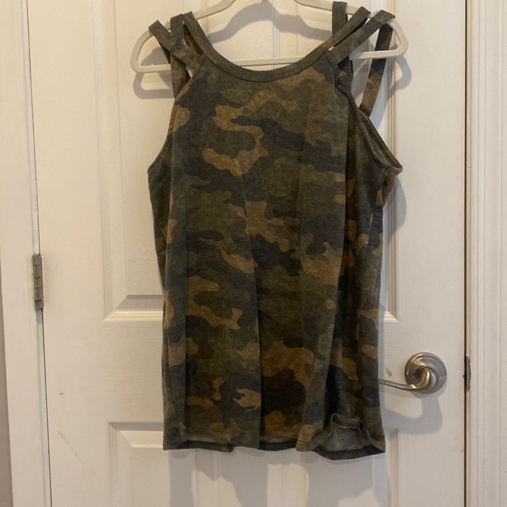 Strappy camo tank Size XL